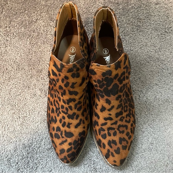 Nature Breeze Leopard Print Leather Block Heel V Cut Western Ankle Booties Sz 9 - Picture 4 of 8
